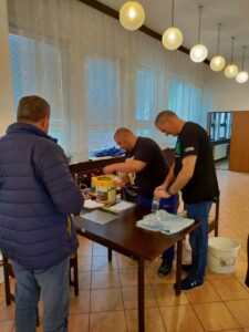 Tiere werden ausgepacit für die EC Show